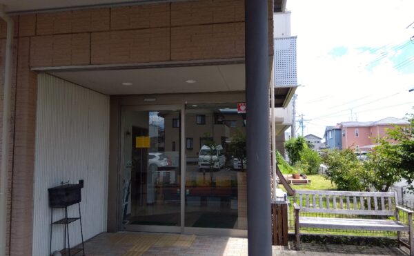 玄関と庭