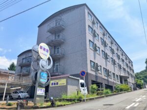 伊豆の国市にある介護付き有料老人ホームの夢無限いずながおかです。