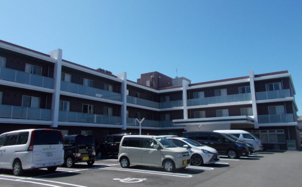 静岡県にある介護付有料老人ホーム クオリティリビングおかりや