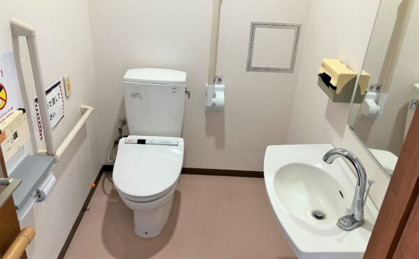 共用のお手洗いです。