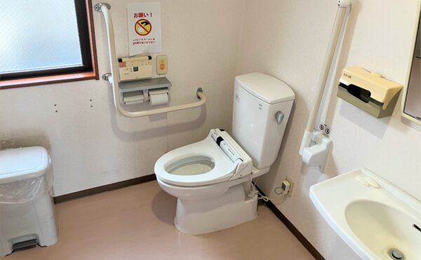 車イスの方も利用しやすいお手洗いです。