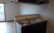 IHコンロの対面キッチン　人気の対面カウンター式キッチンで扉もダーク色でお洒落になっています。（glad　下川原）