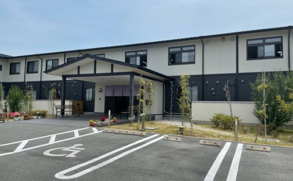 人工透析を利用されている方が浜松市の老人ホームへご入居されました。