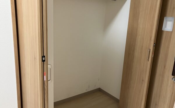 大きな収納もお部屋にあります。