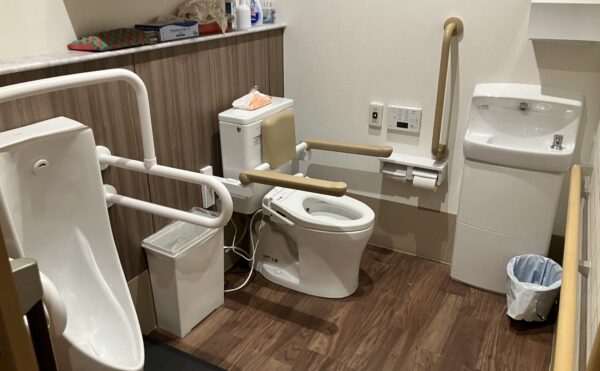 広々としたトイレもあります！（共用となります。）