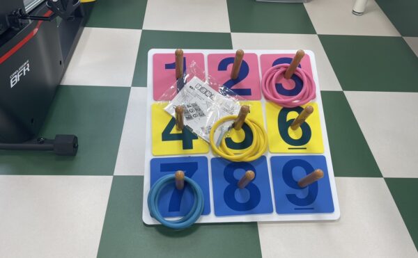 リハビリルーム　輪投げ