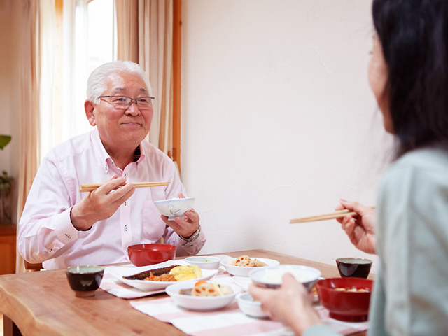 認知症予防は食事環境を整える工夫を行う