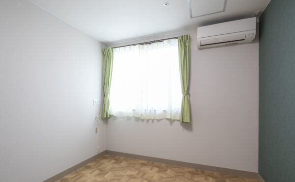 居室にはエアコンが備え付けられています。