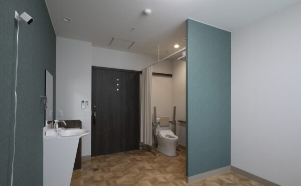 お手洗いと洗面台も備え付けられています。