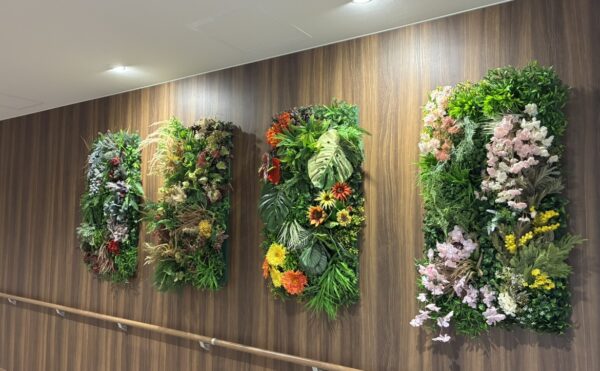 四季を表したお花かざりでより明るく感じます