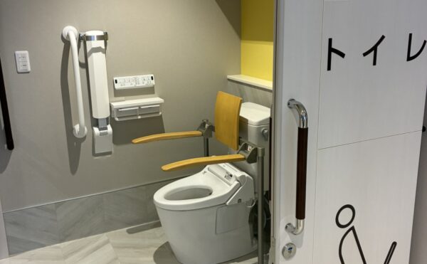 トイレも分かりやすいドア