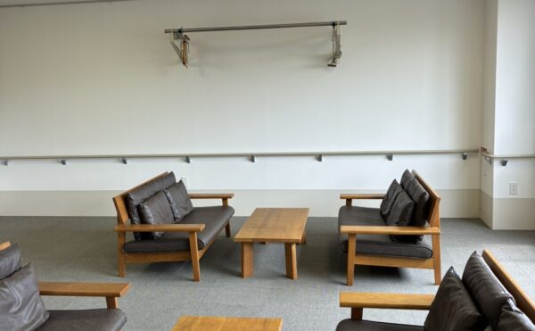 談話スペース・麻雀卓もあります