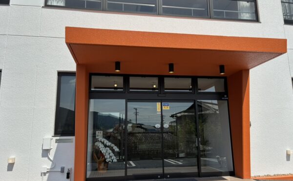 明るい玄関です